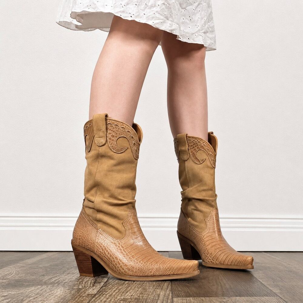 Tan Western Cowboy Boots Embossed Pointed Toe Size 8 Hollywood